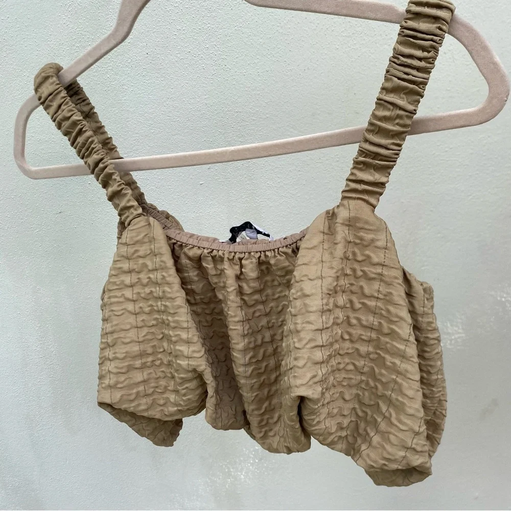 Textured Tan Puff Crop Top & Balloon Shorts Size Medium - Picture 3 of 7